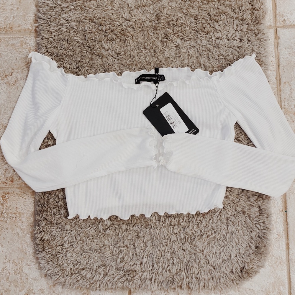 Off the Shoulder White Top🤍